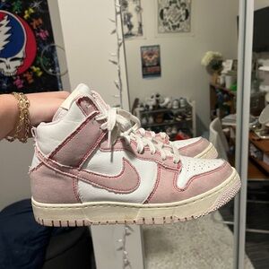 Dunk High 1985 ‘Barely Rose’ women’s size 8.5